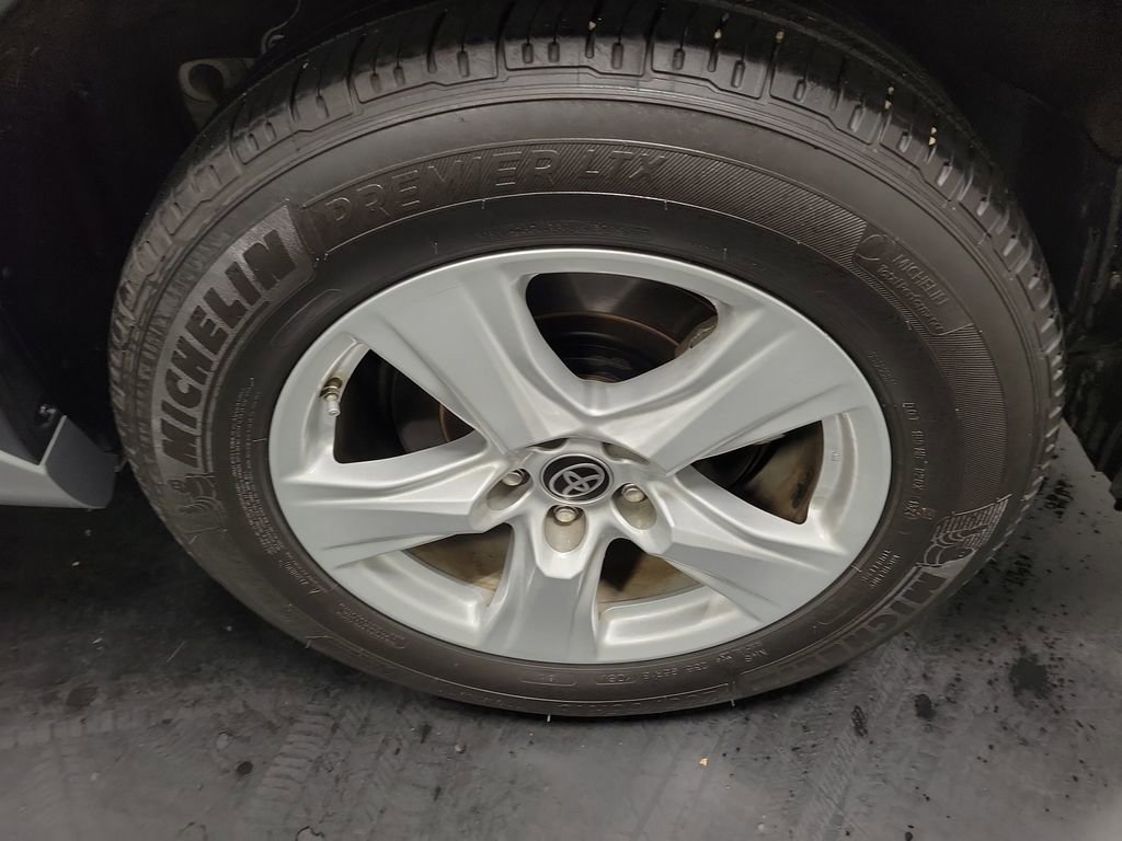 Used 2023 Toyota Highlander L image 10