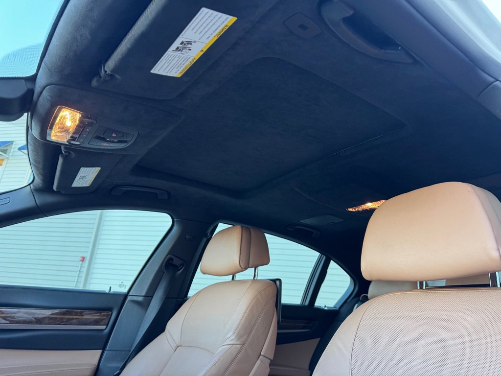 Used 2015 BMW 750Li xDrive image 11