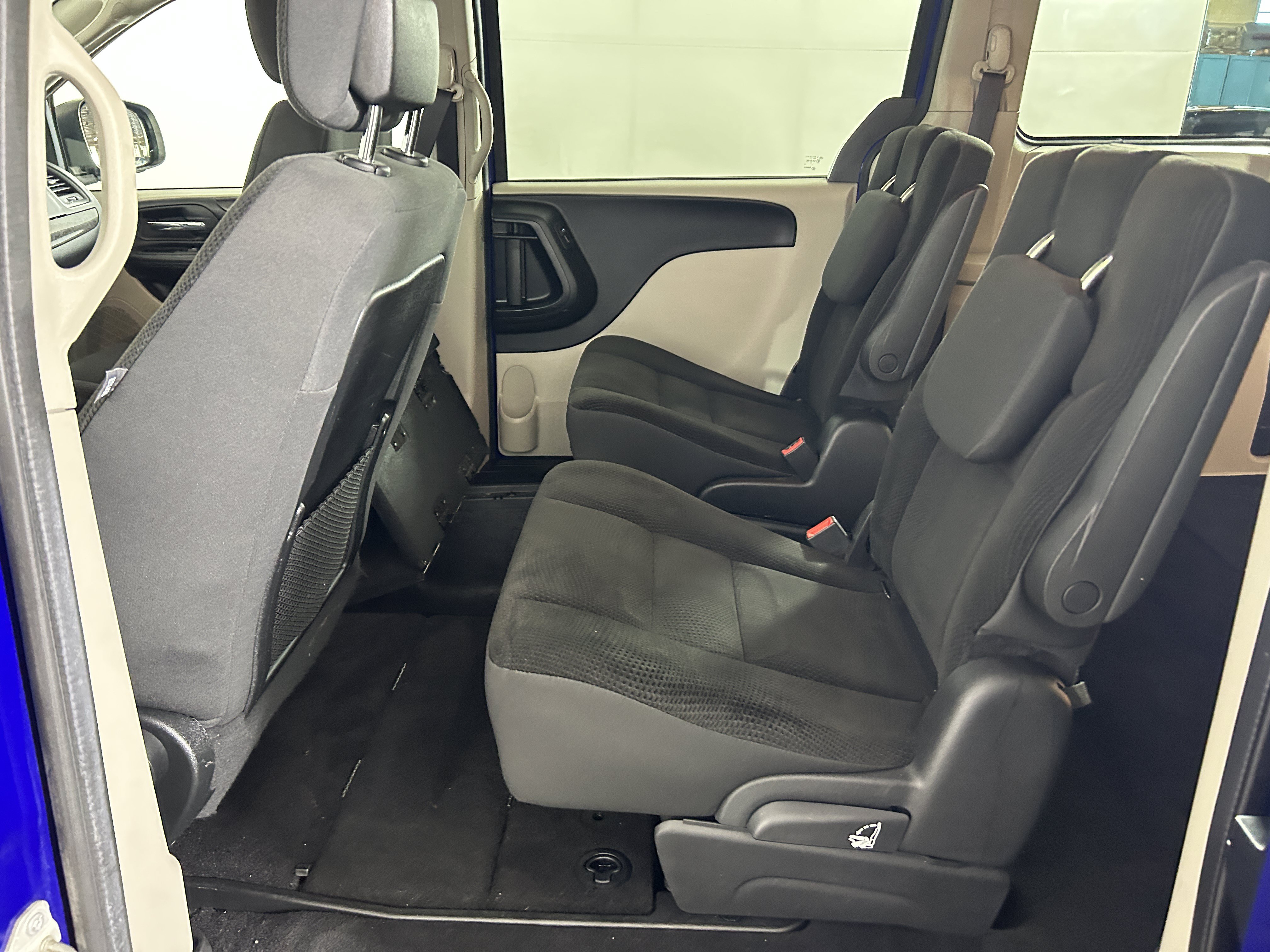 Used 2019 Dodge Grand Caravan SE w/ UConnect Hands-Free Group FWD image 23