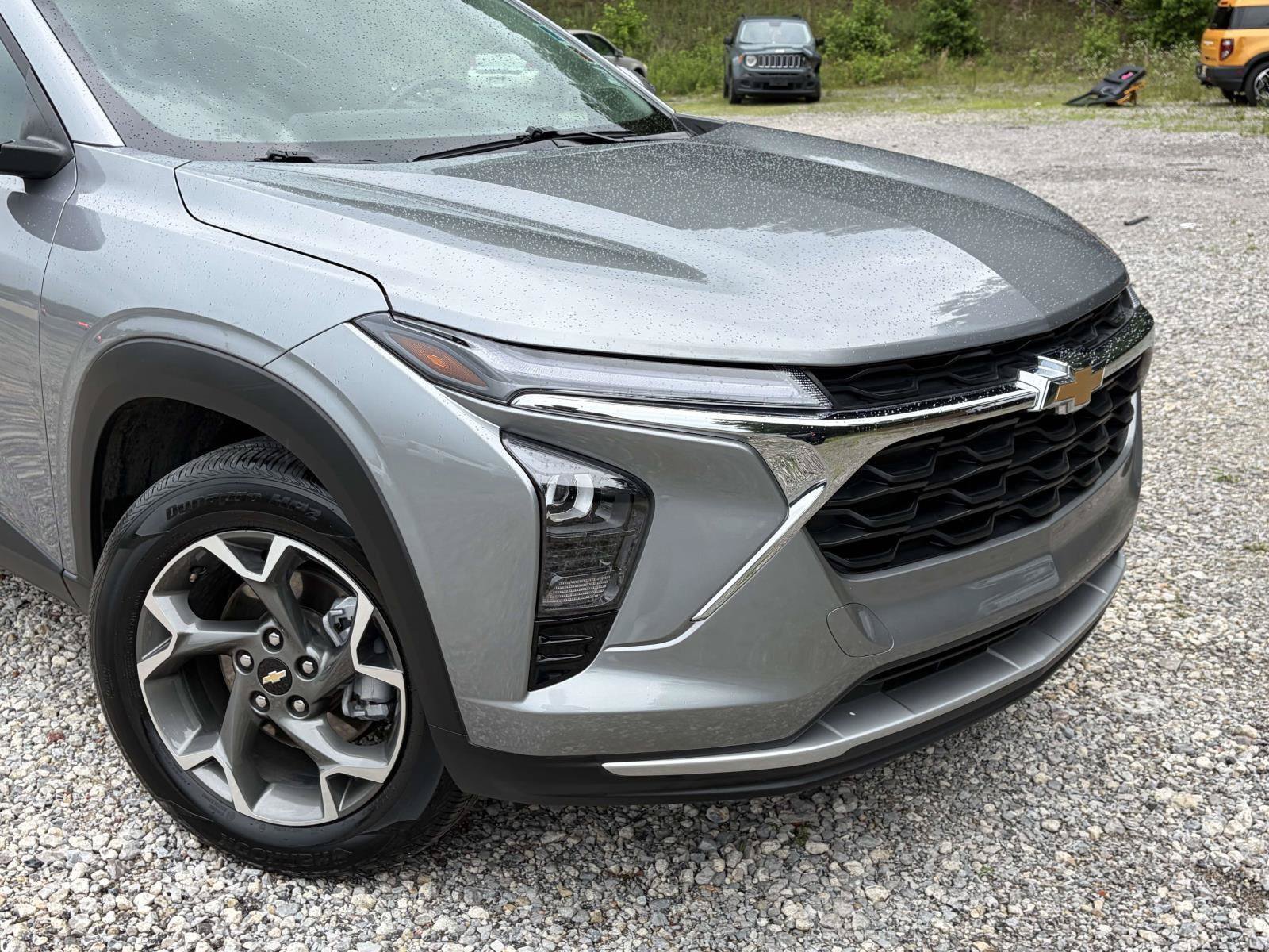 Used 2025 Chevrolet Trax LT w/ LT Convenience Package FWD image 28