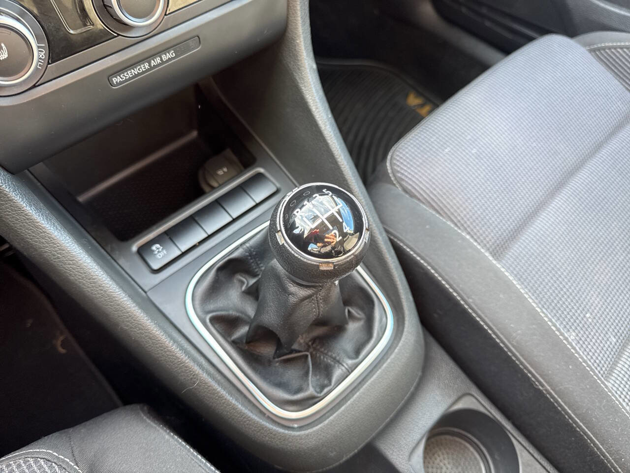 Used 2011 Volkswagen Golf 2-Door image 25