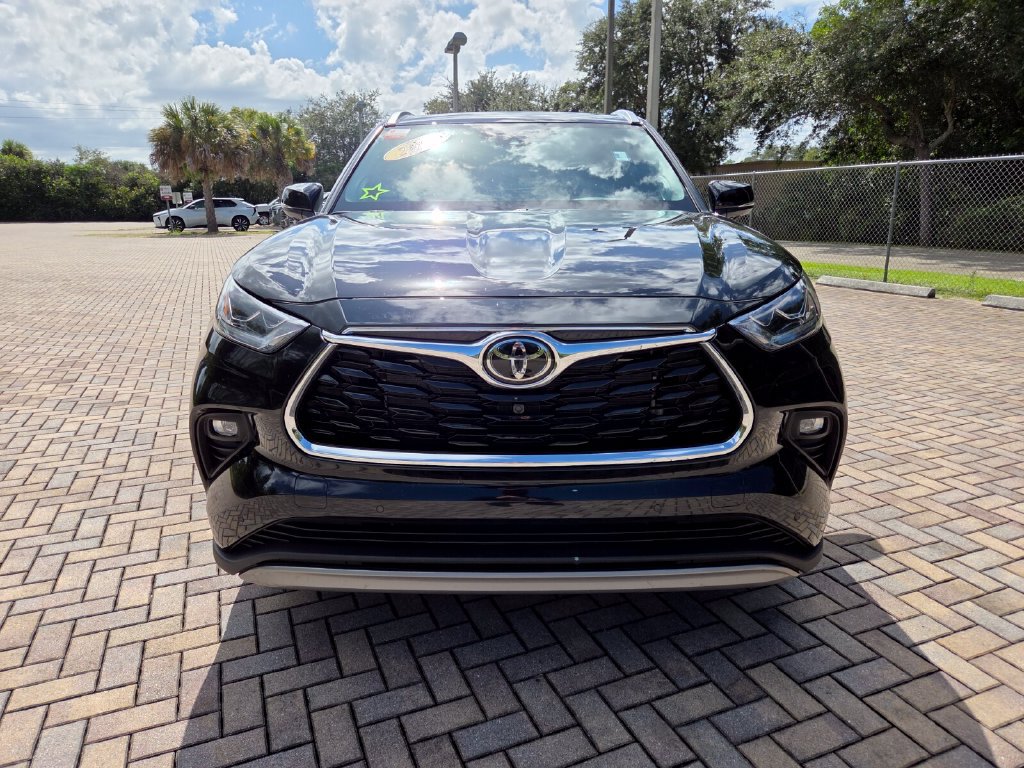 Certified 2026 Toyota Highlander Platinum AWD/4WD image 2