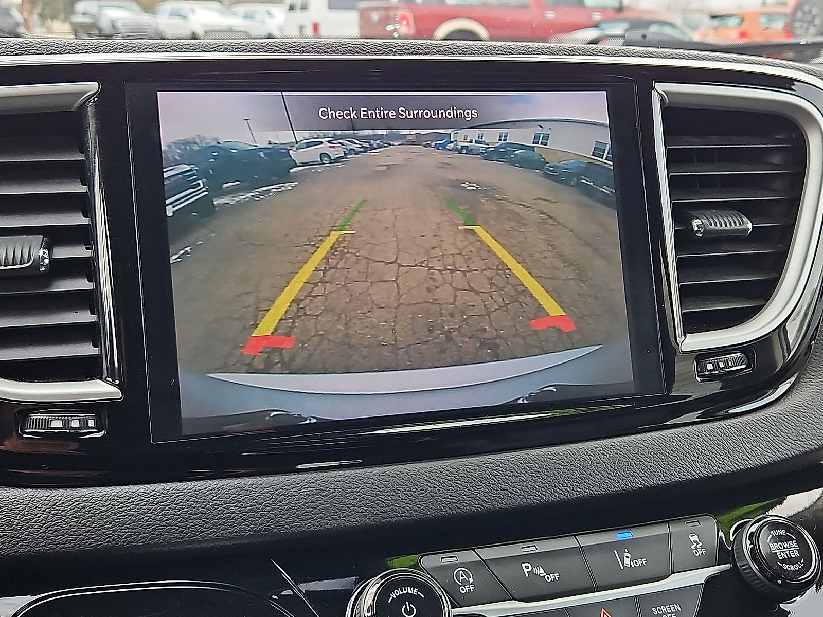 Used 2024 Chrysler Pacifica Touring-L FWD image 15