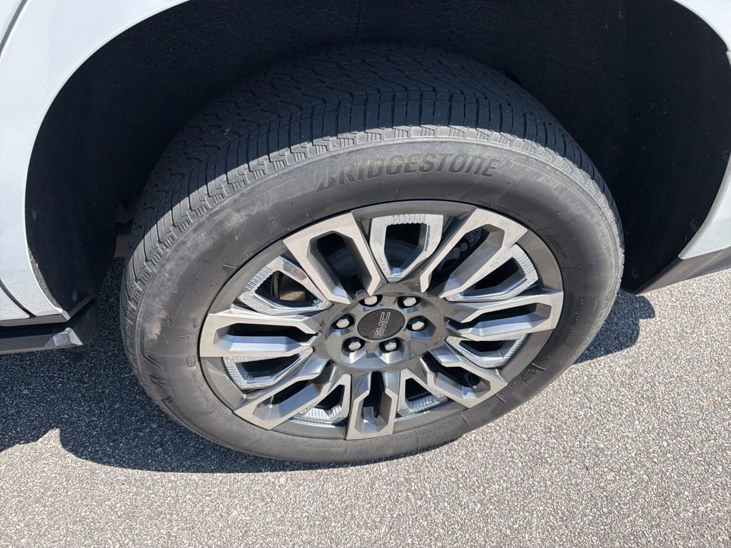 Used 2023 GMC Yukon Denali Ultimate w/ LPO, Floor Liner Package image 5