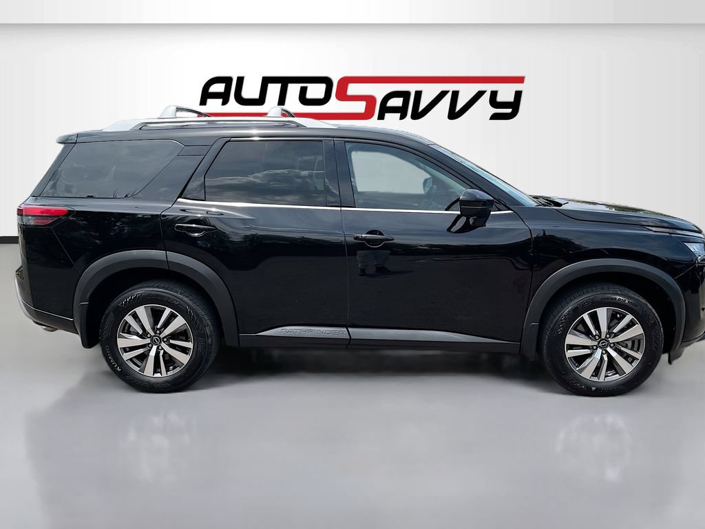 Used 2025 Nissan Pathfinder SL AWD/4WD image 8