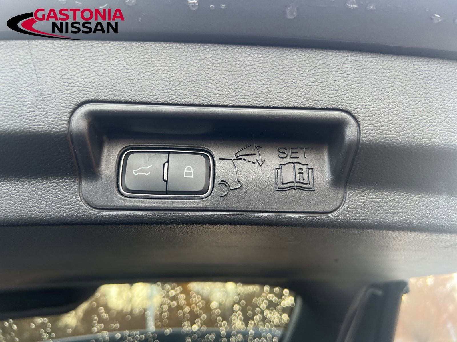 Used 2022 Ford Explorer XLT image 35