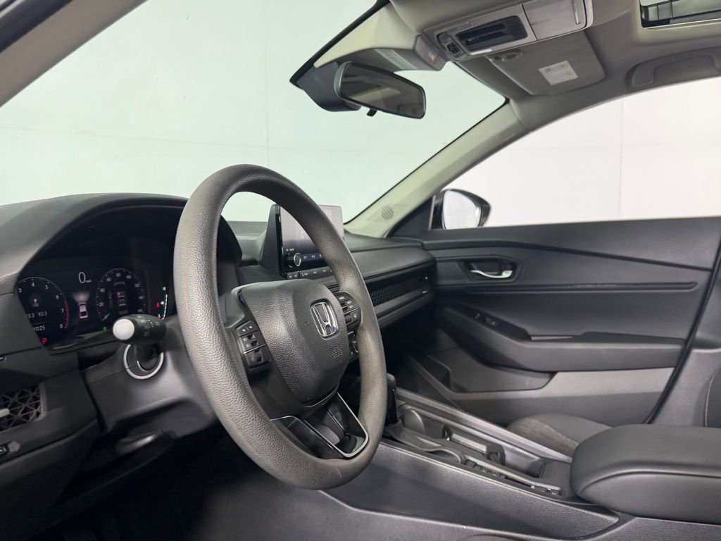 Used 2025 Honda Accord SE image 18