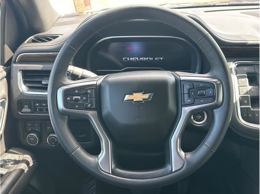 Used 2023 Chevrolet Suburban Premier image 17