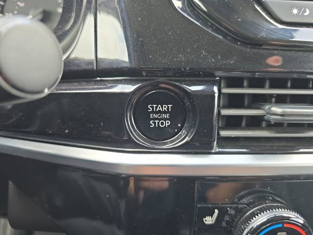 Used 2025 Nissan Pathfinder SV FWD image 29