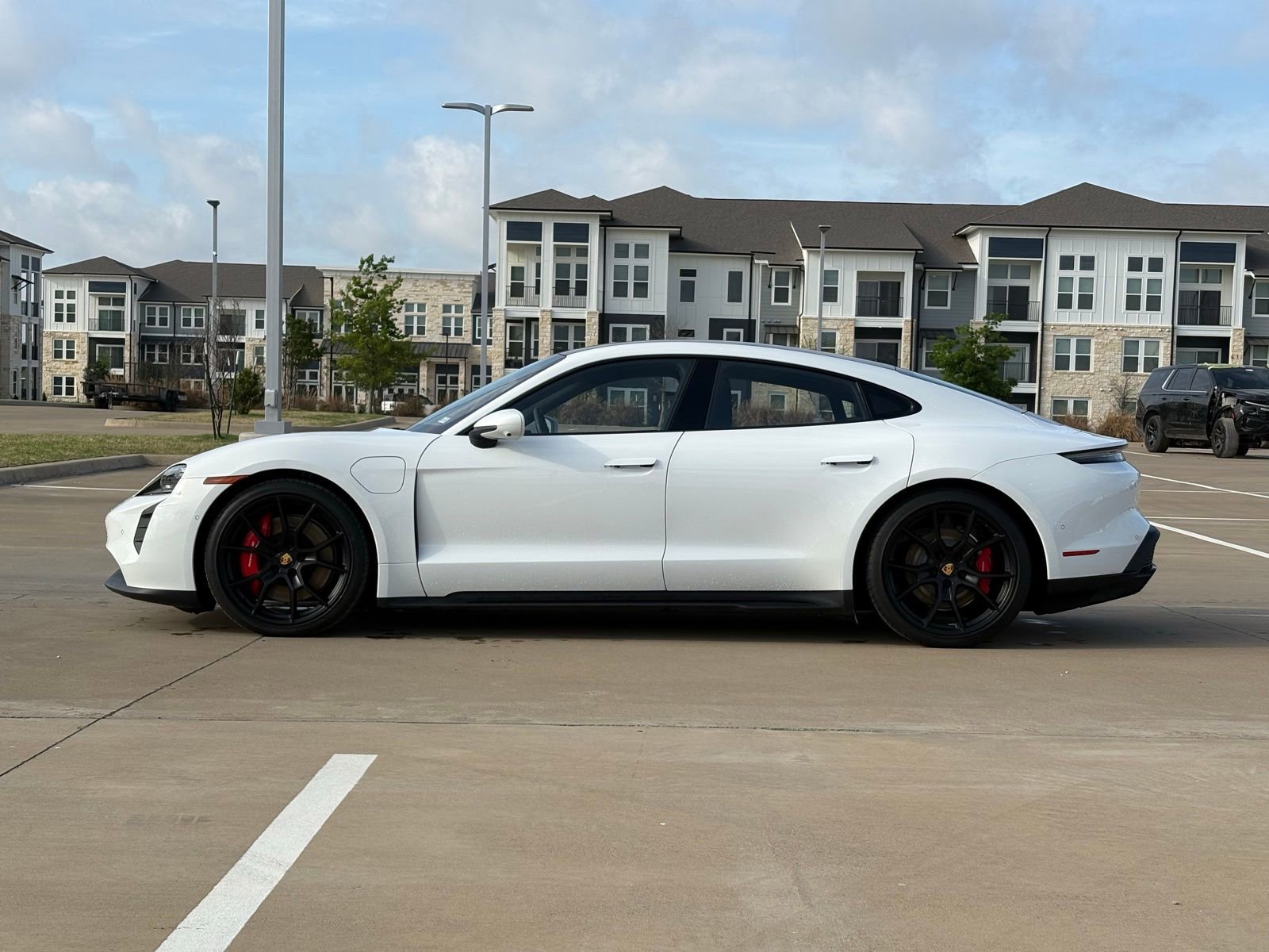 Used 2023 Porsche Taycan GTS image 4