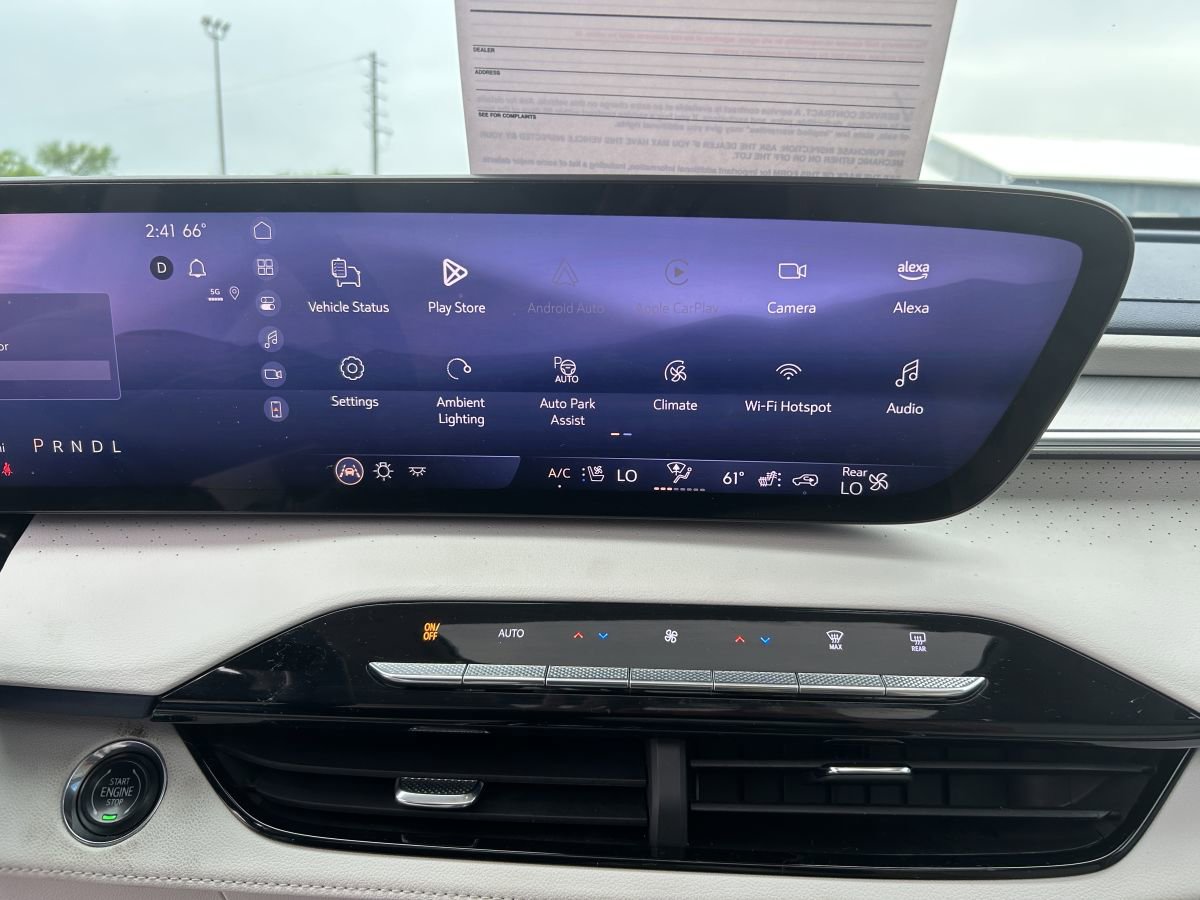 Used 2025 Buick Enclave Avenir w/ Super Cruise Package FWD image 9