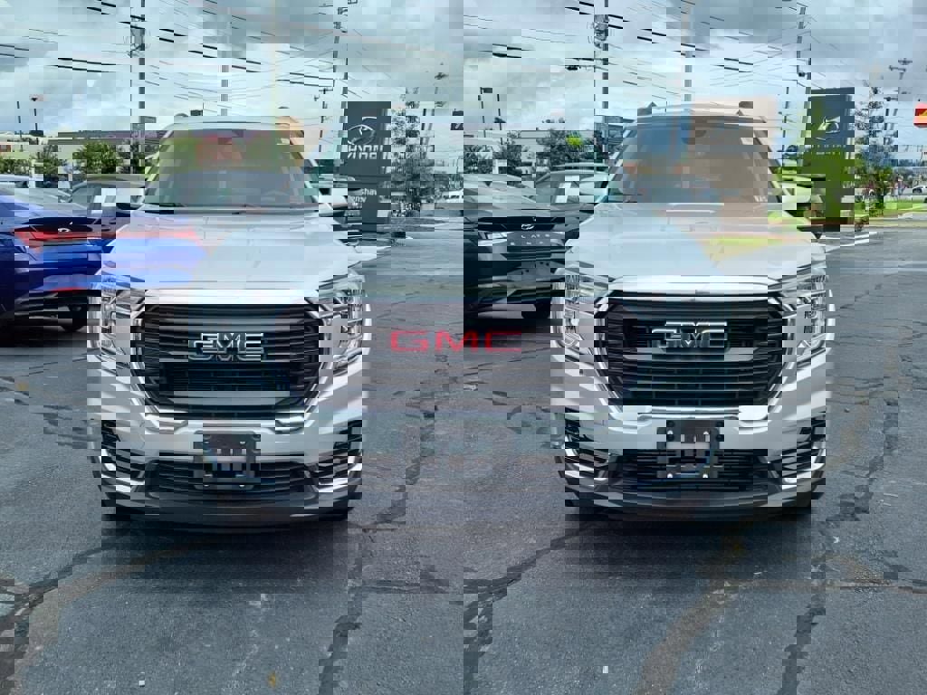 Used 2022 GMC Terrain SLE w/ Driver Convenience Package image 2