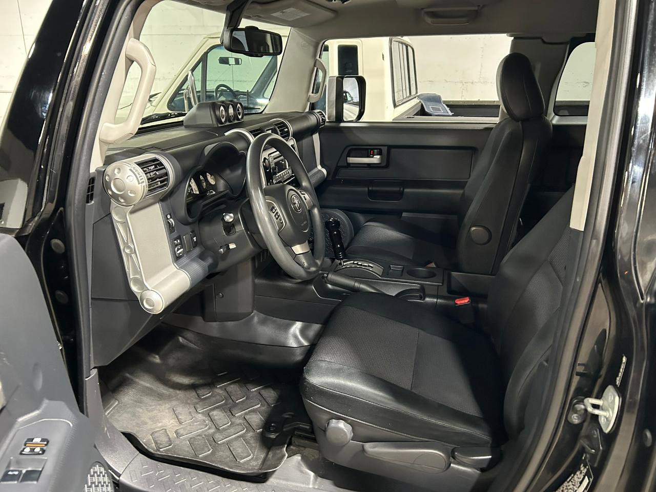 Used 2013 Toyota FJ Cruiser 4WD w/ Convenience Pkg image 13