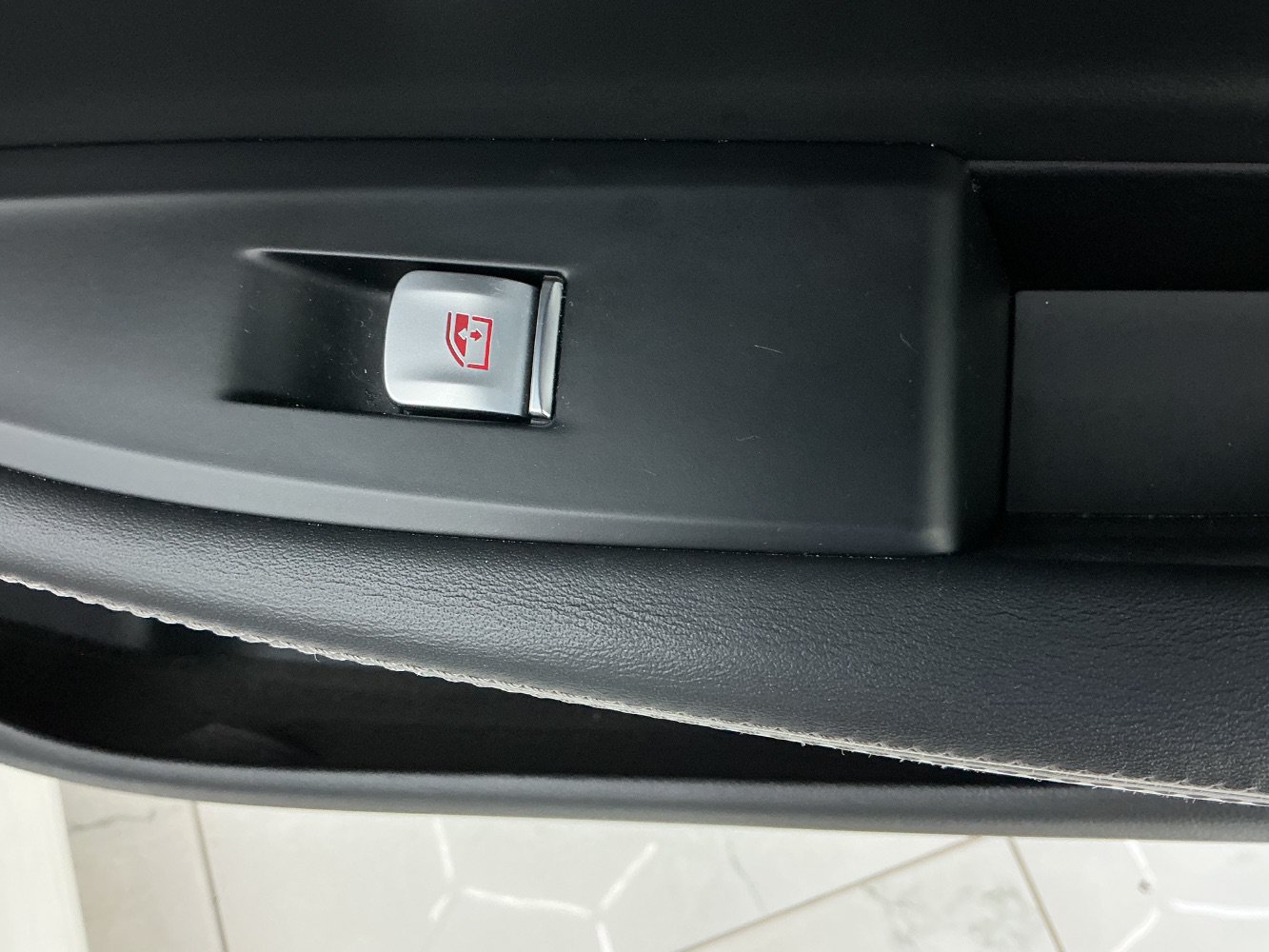 Used 2018 BMW 750i RWD image 42