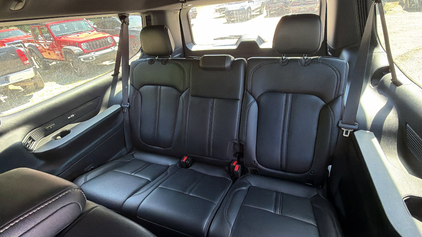 Used 2024 Jeep Wagoneer L 2WD image 25