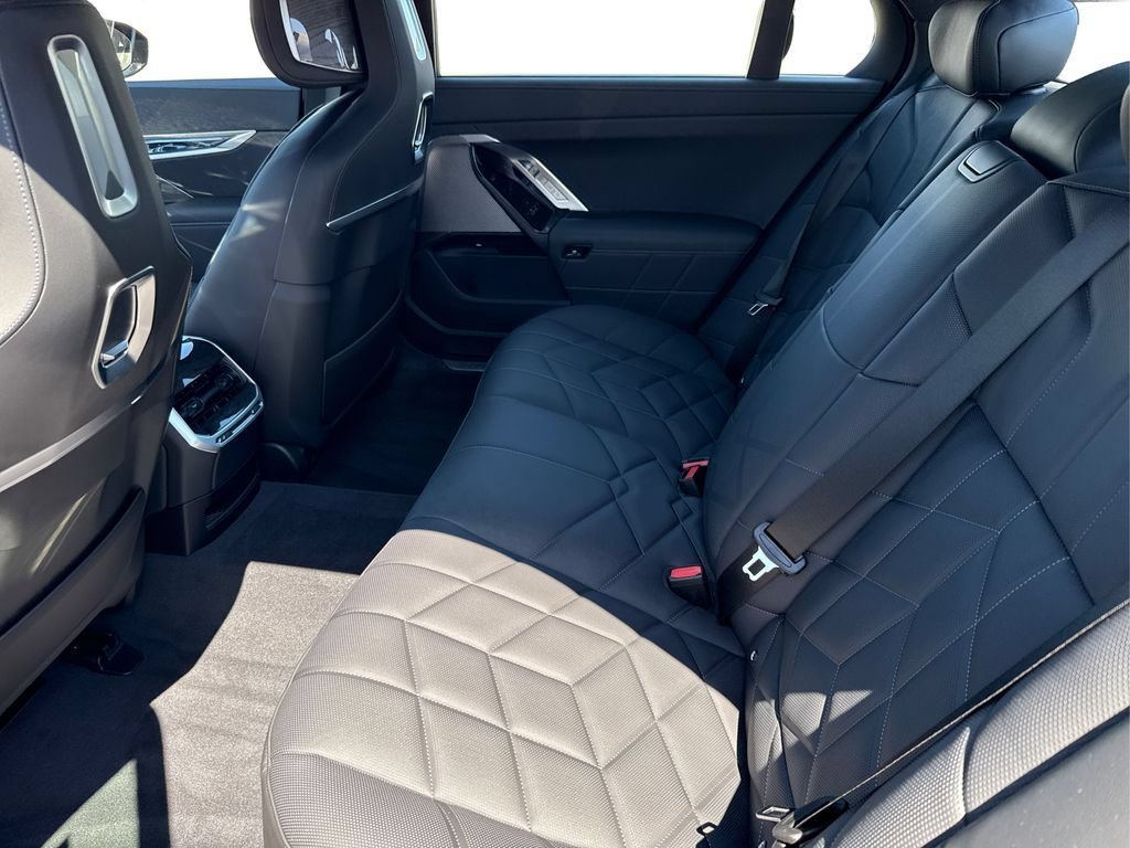 New 2026 BMW 750e xDrive AWD/4WD image 10