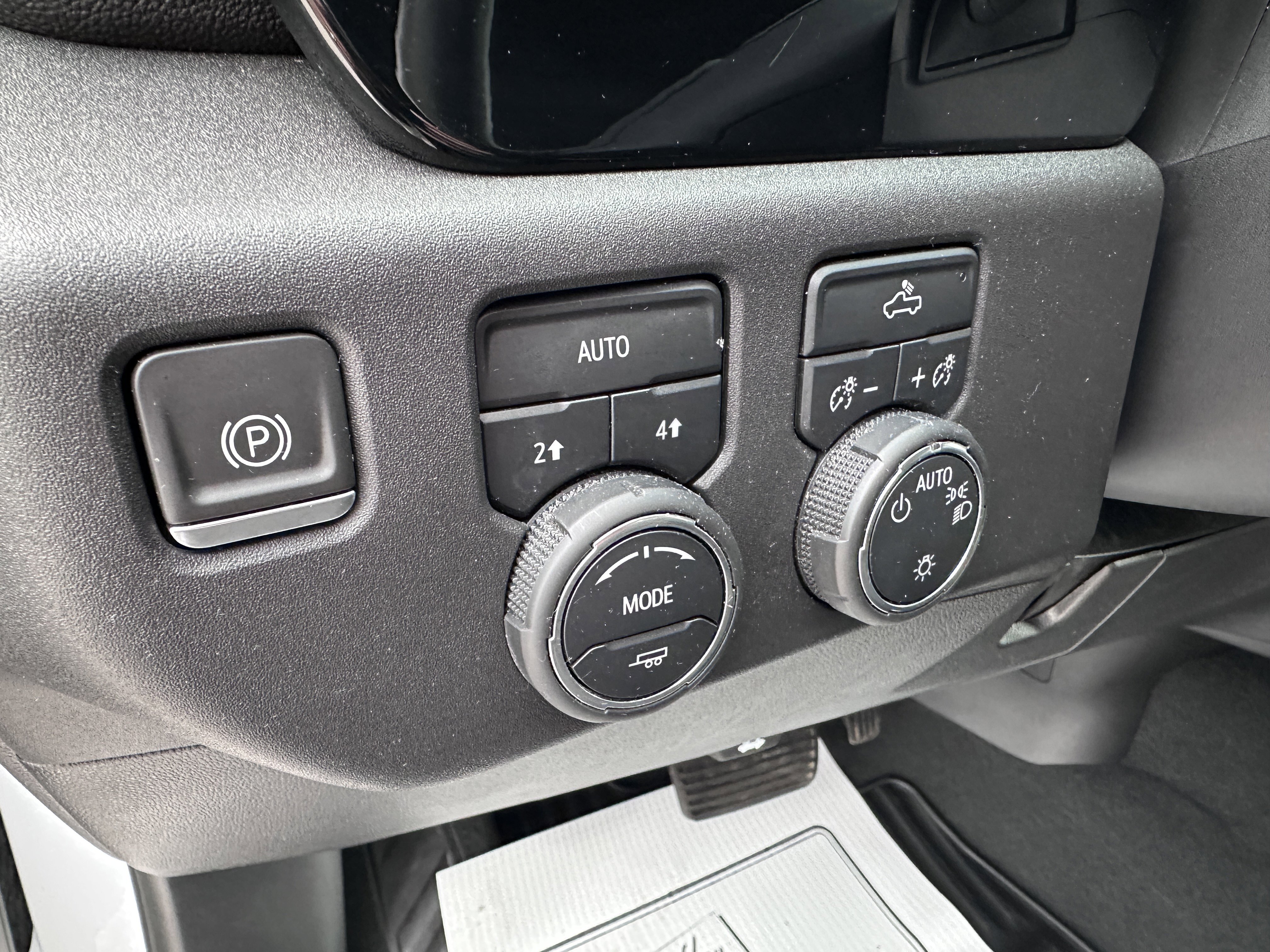 Used 2023 Chevrolet Silverado 1500 LT AWD/4WD image 15