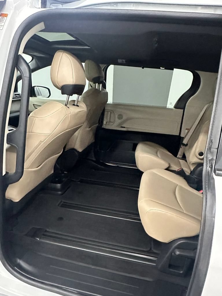 Used 2022 Toyota Sienna XLE w/ XLE Plus Package FWD image 24