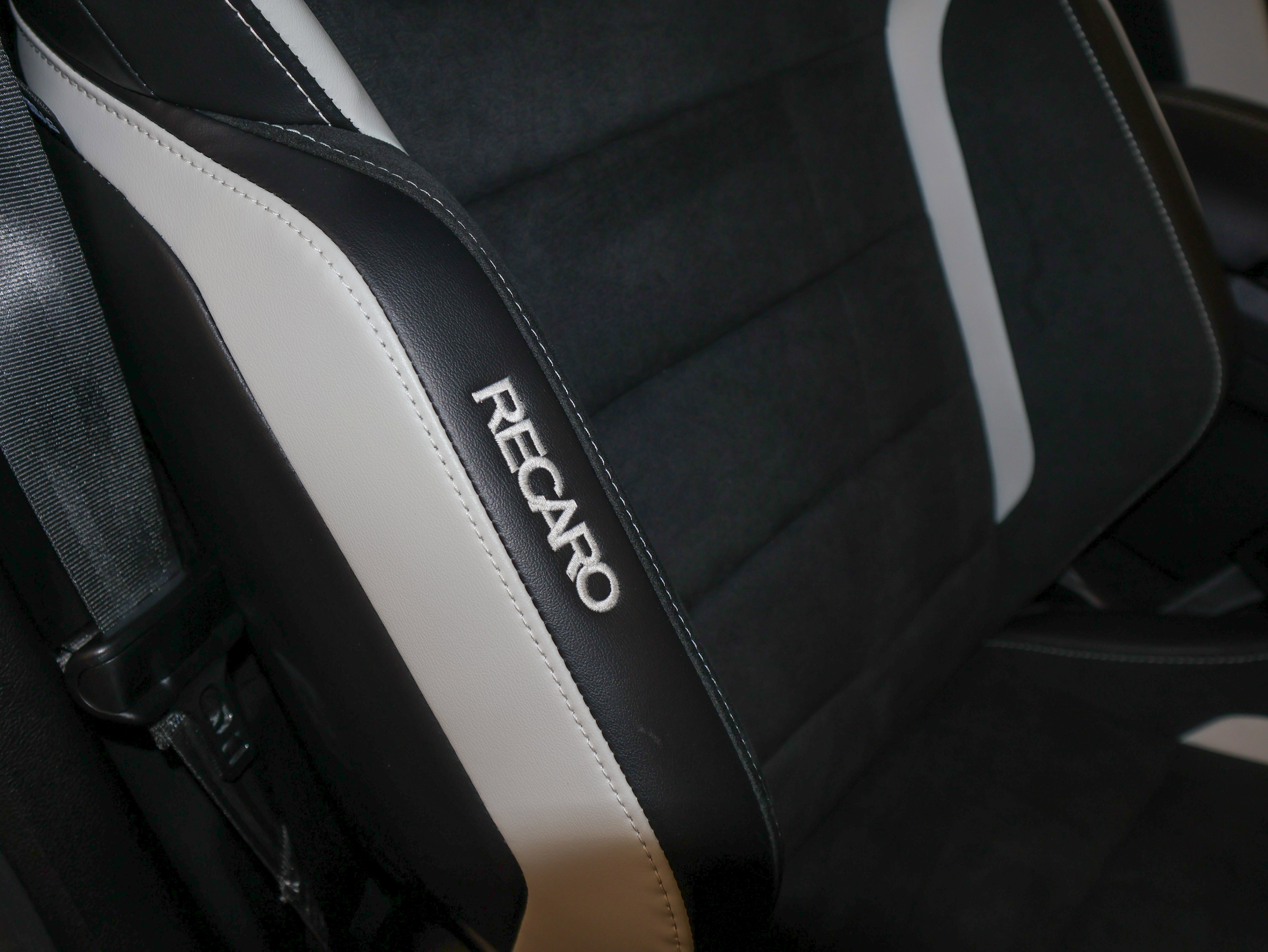 Used 2020 Ford Mustang Shelby GT500 w/ Carbon Fiber Track Pack RWD image 58