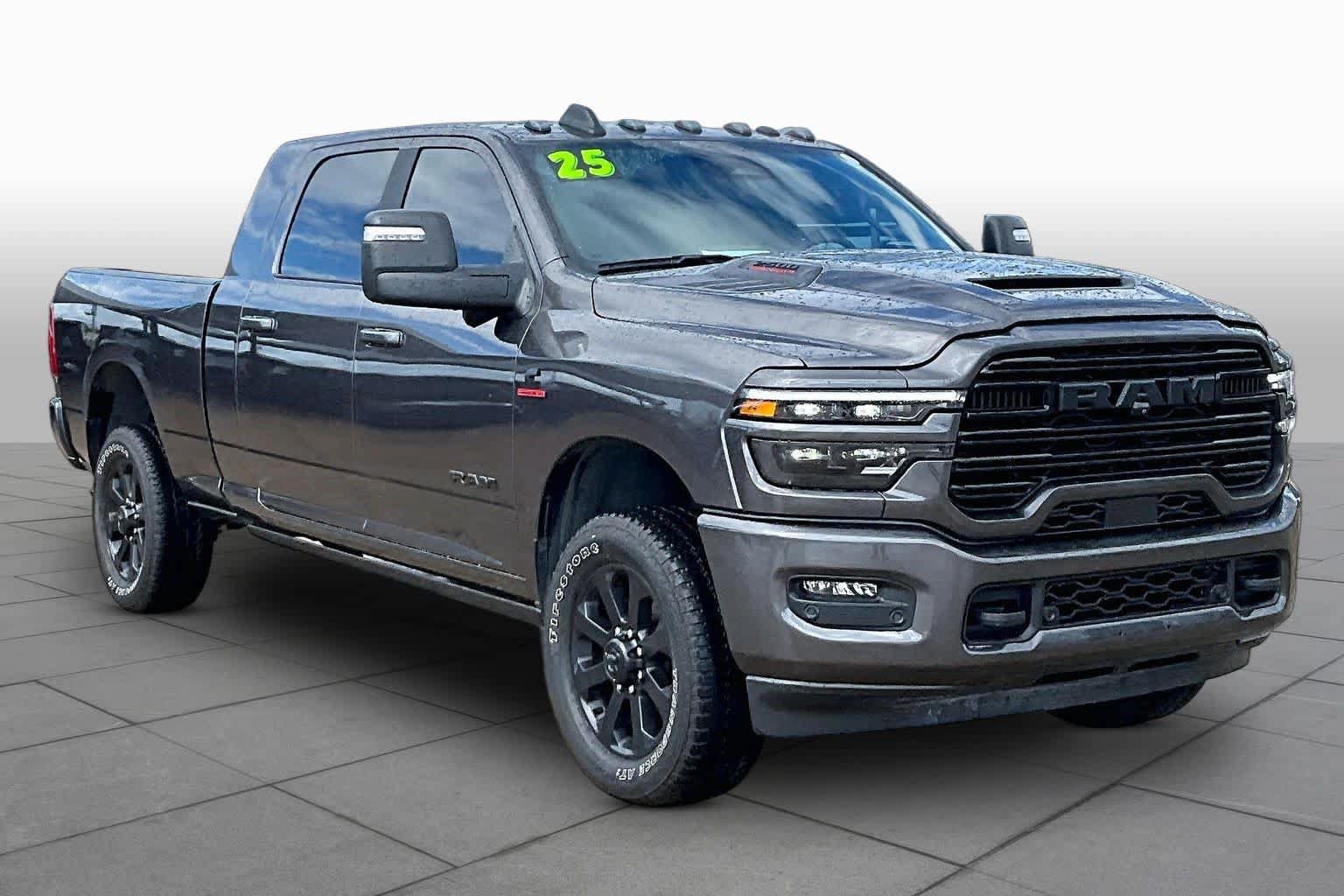 Used 2025 RAM 2500 Laramie AWD/4WD image 4