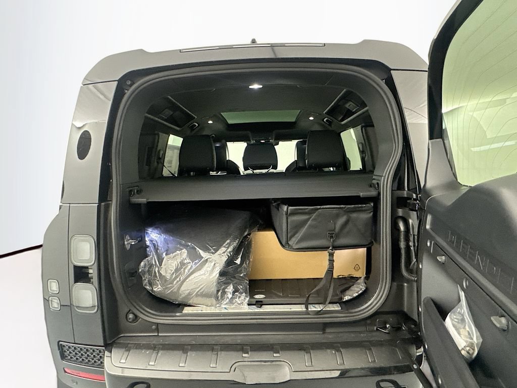New 2026 Land Rover Defender 110 OCTA AWD/4WD image 25