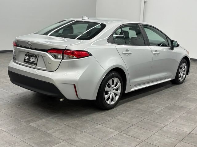 Used 2024 Toyota Corolla LE FWD image 2