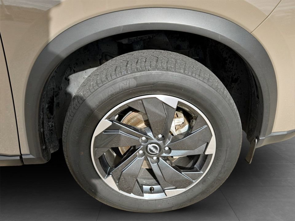 Used 2024 Nissan Rogue SV image 25