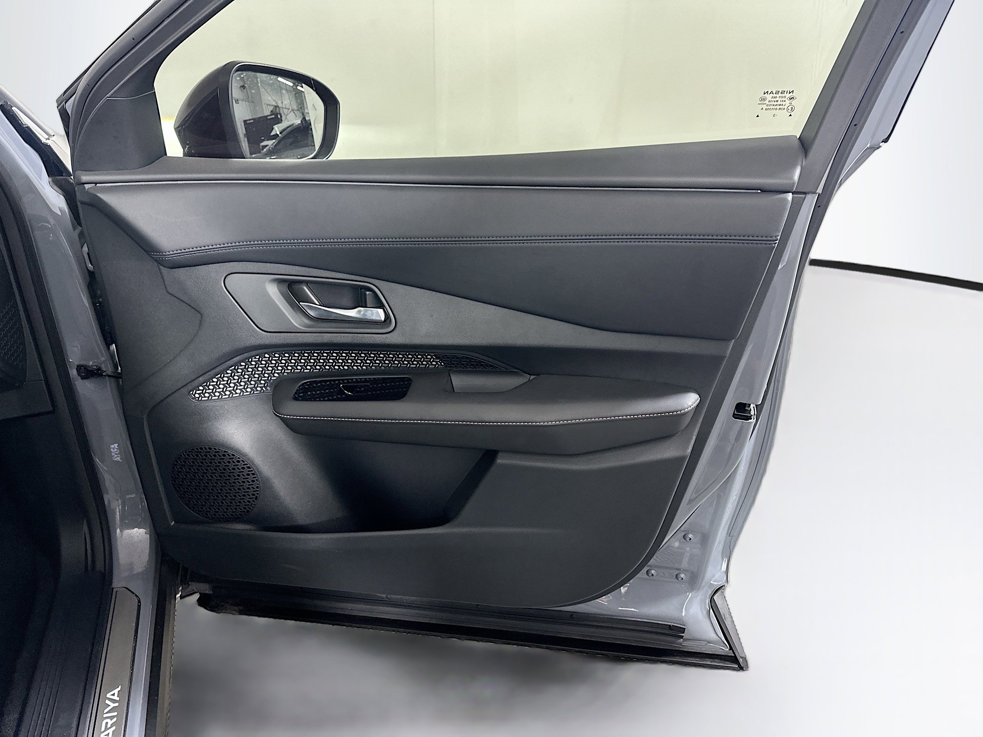 Used 2023 Nissan Ariya FWD image 34