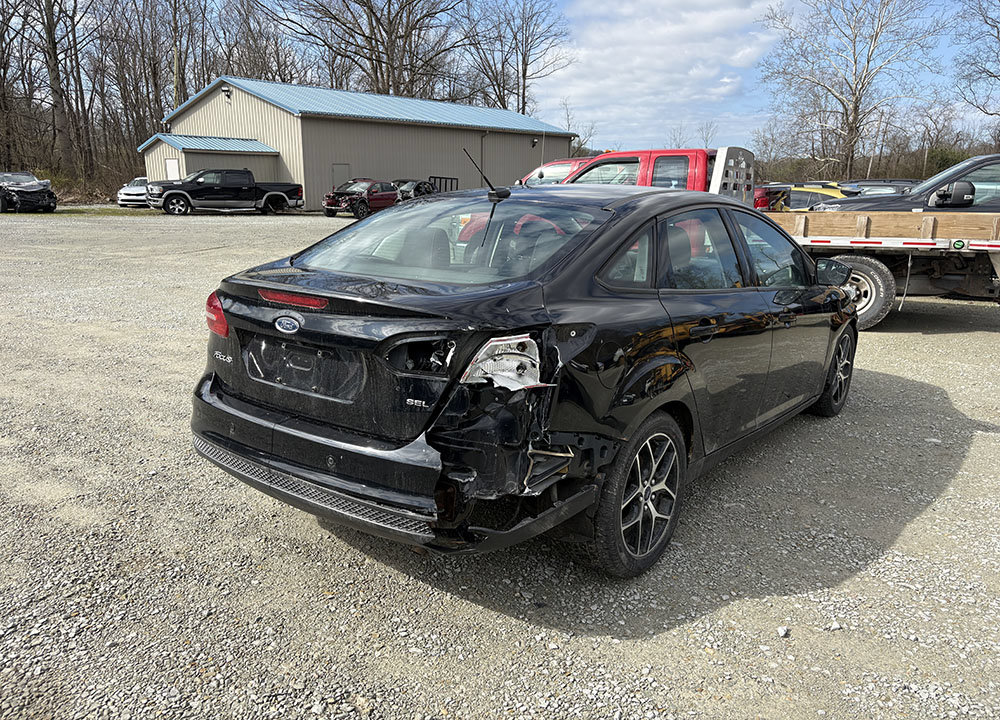Used 2017 Ford Focus SEL w/ Cold Weather Package FWD image 1