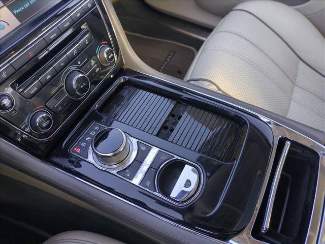Used 2014 Jaguar XJ L Portfolio RWD image 12