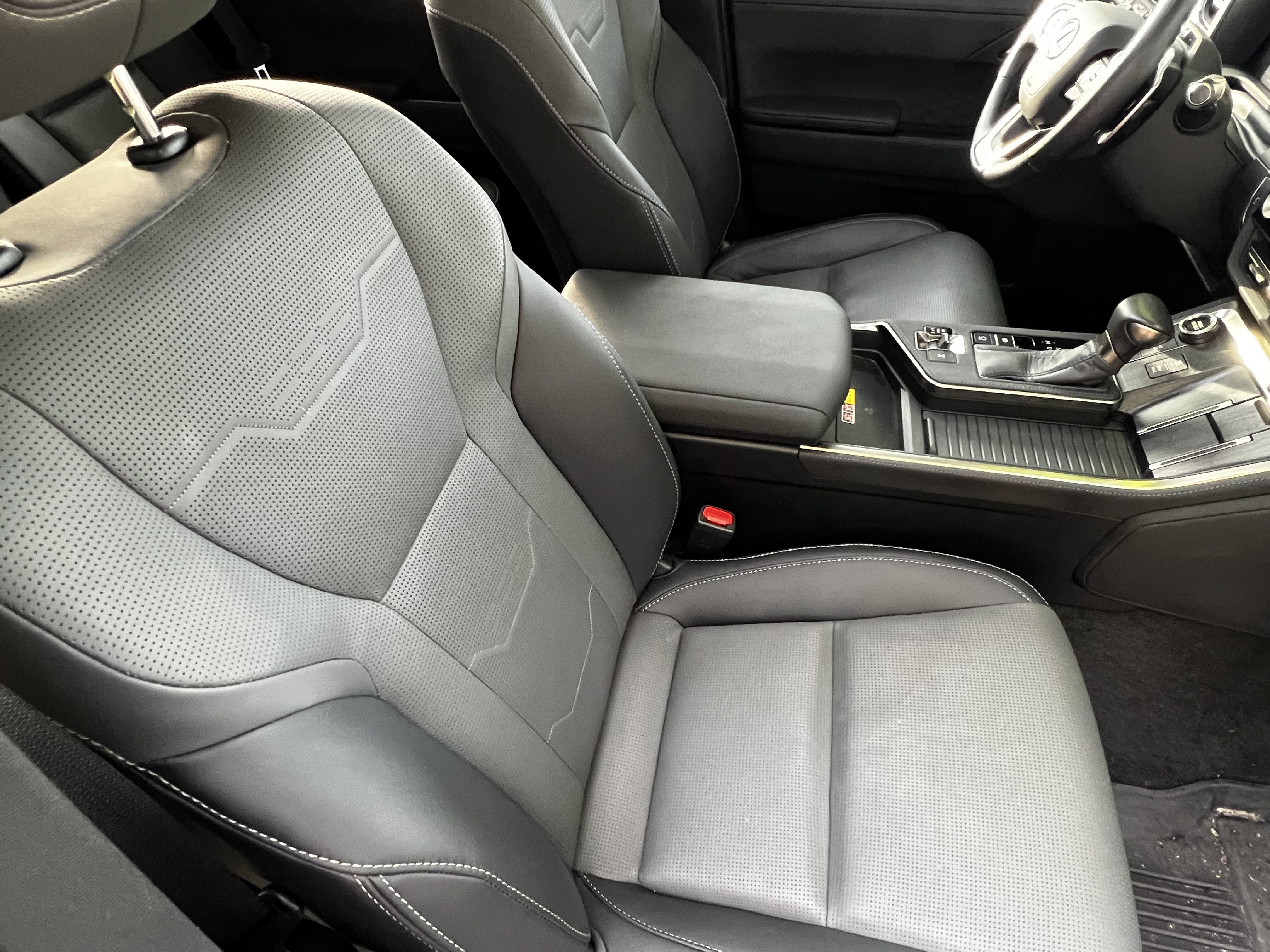 Used 2025 Lexus GX 550 w/ Accessory Package (2T) AWD/4WD image 44