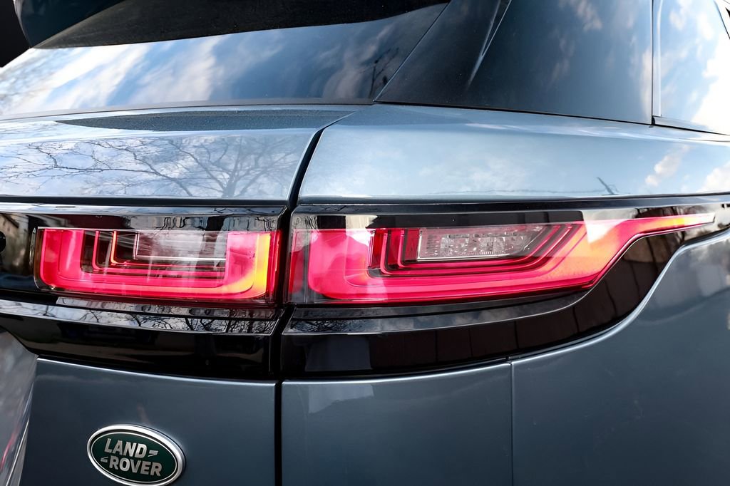 Used 2022 Land Rover Range Rover Velar R-Dynamic S image 37