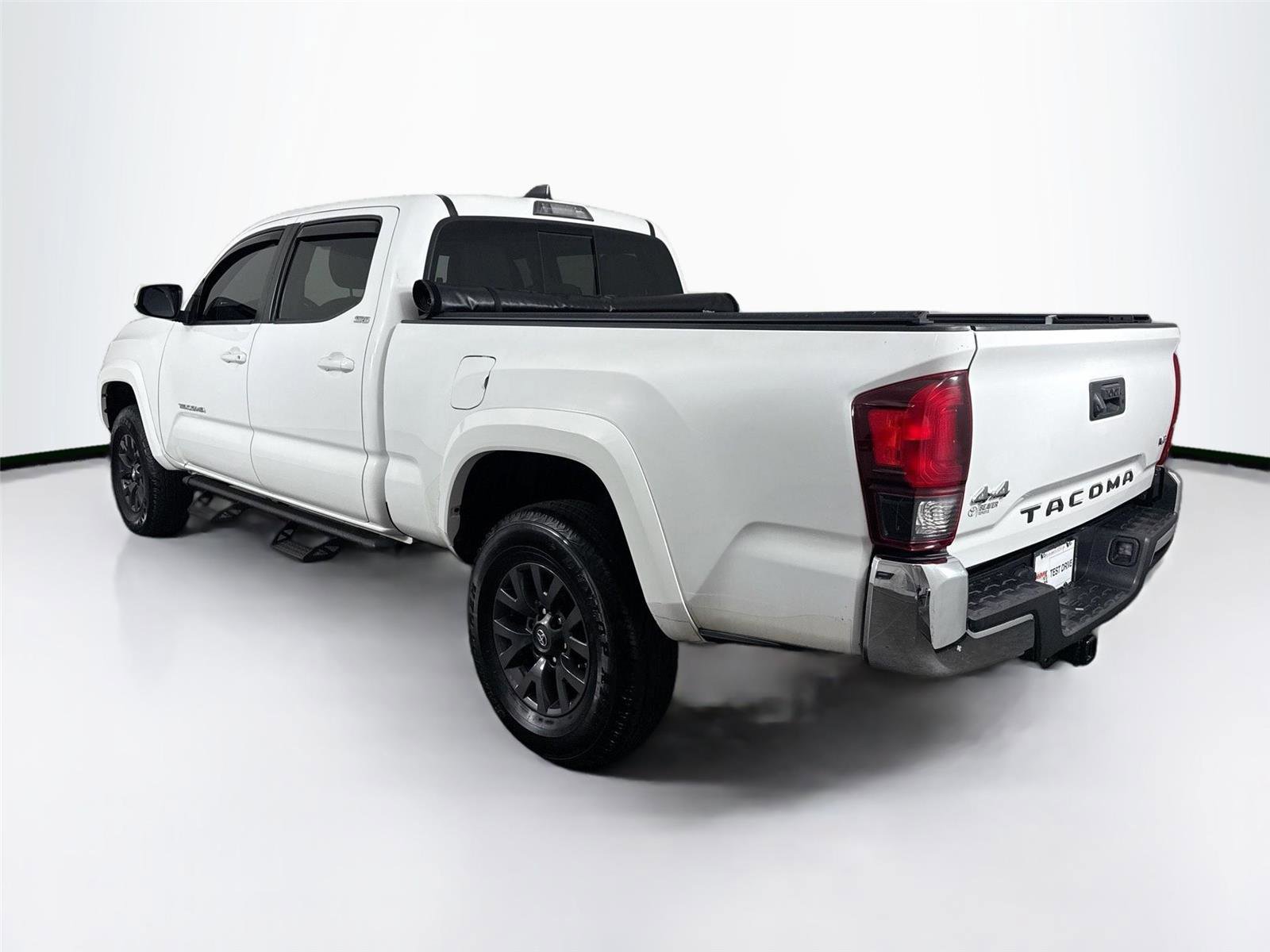 Used 2020 Toyota Tacoma SR5 AWD/4WD image 11