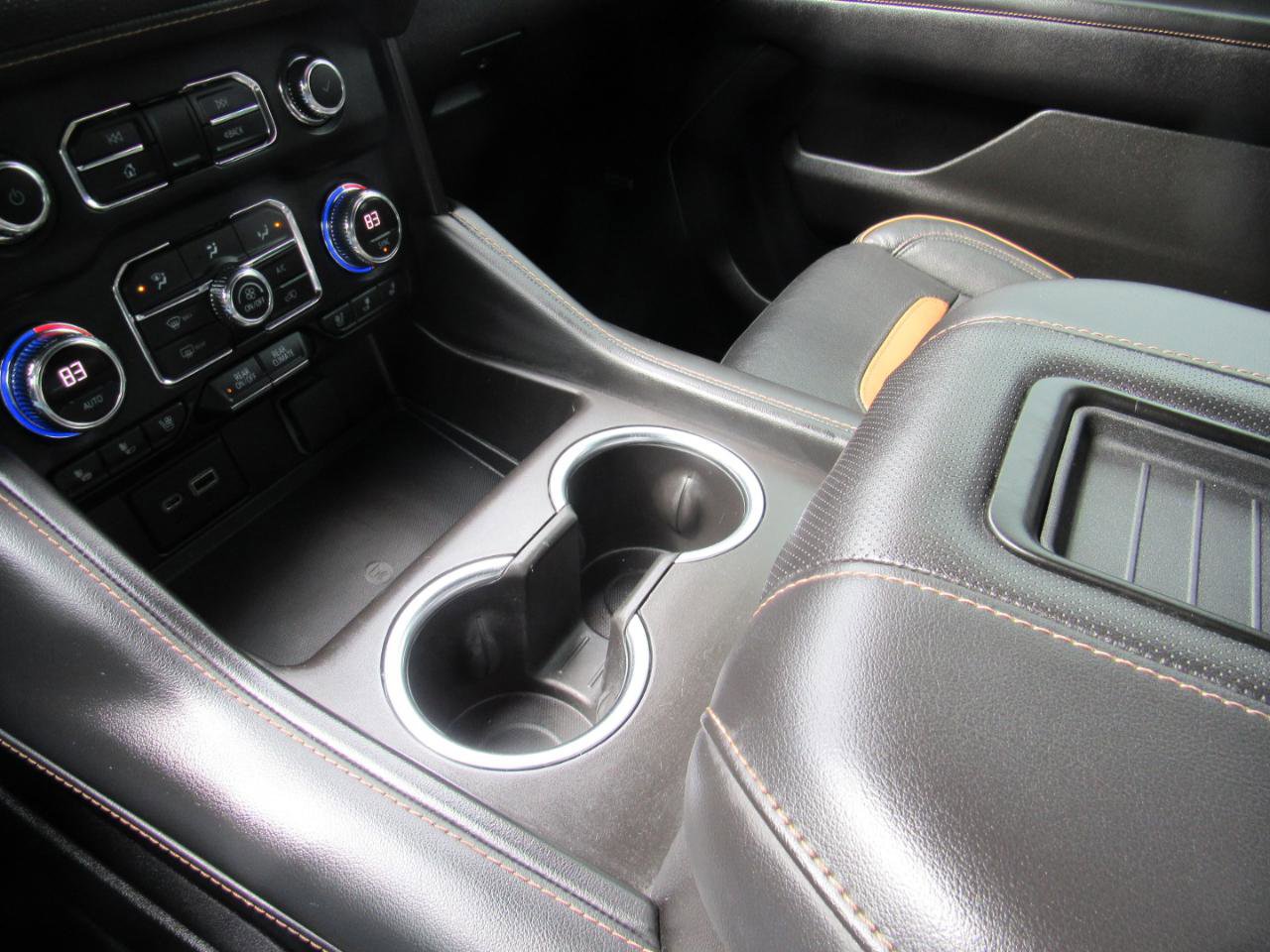 Used 2021 GMC Yukon XL AT4 w/ AT4 Premium Package image 7