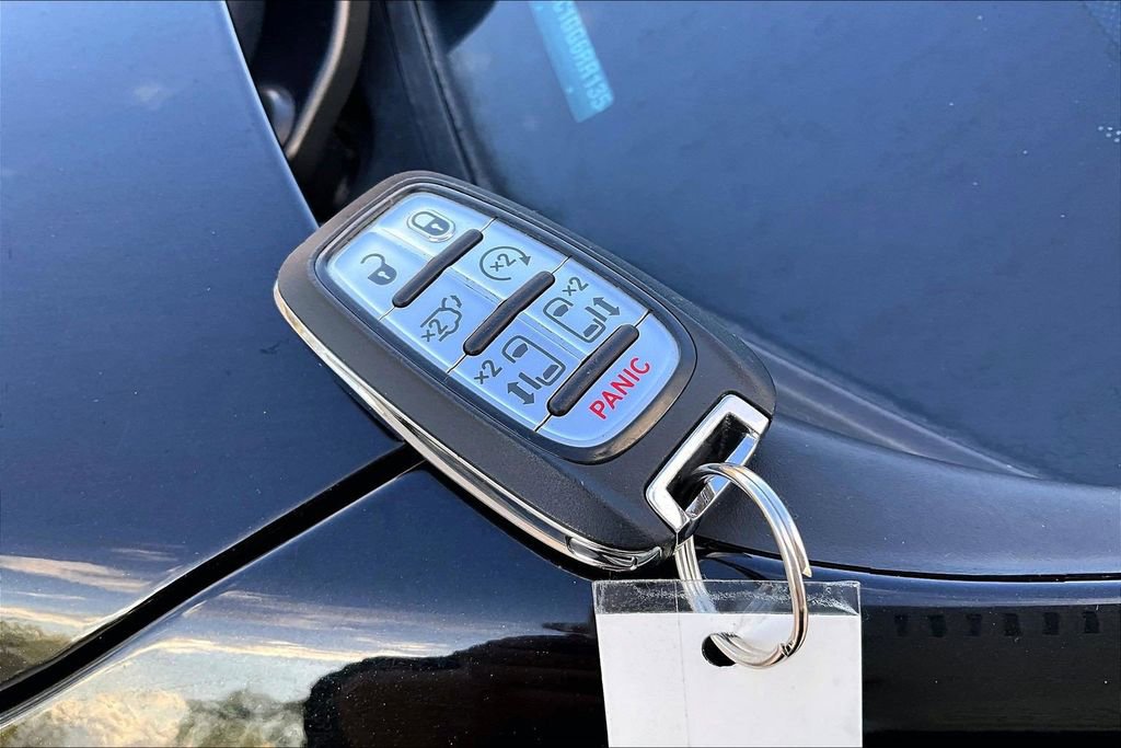 Used 2024 Chrysler Pacifica Limited image 12