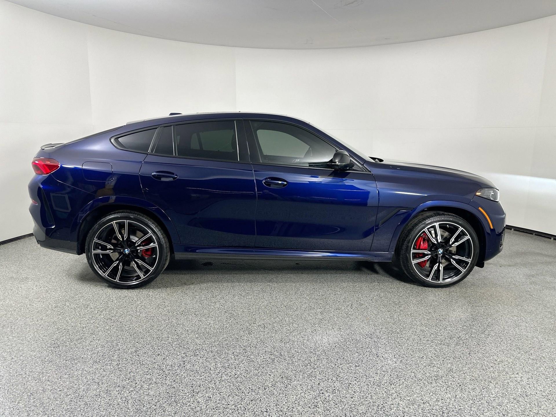 New 2026 BMW X6 M60i image 4