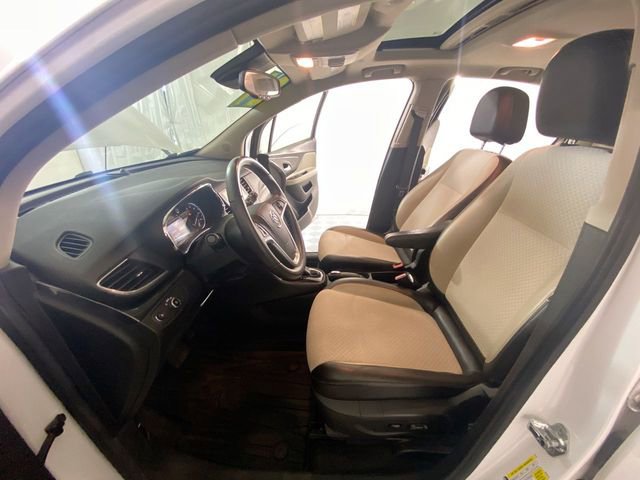 Used 2021 Buick Encore Preferred w/ Safety Package II image 24