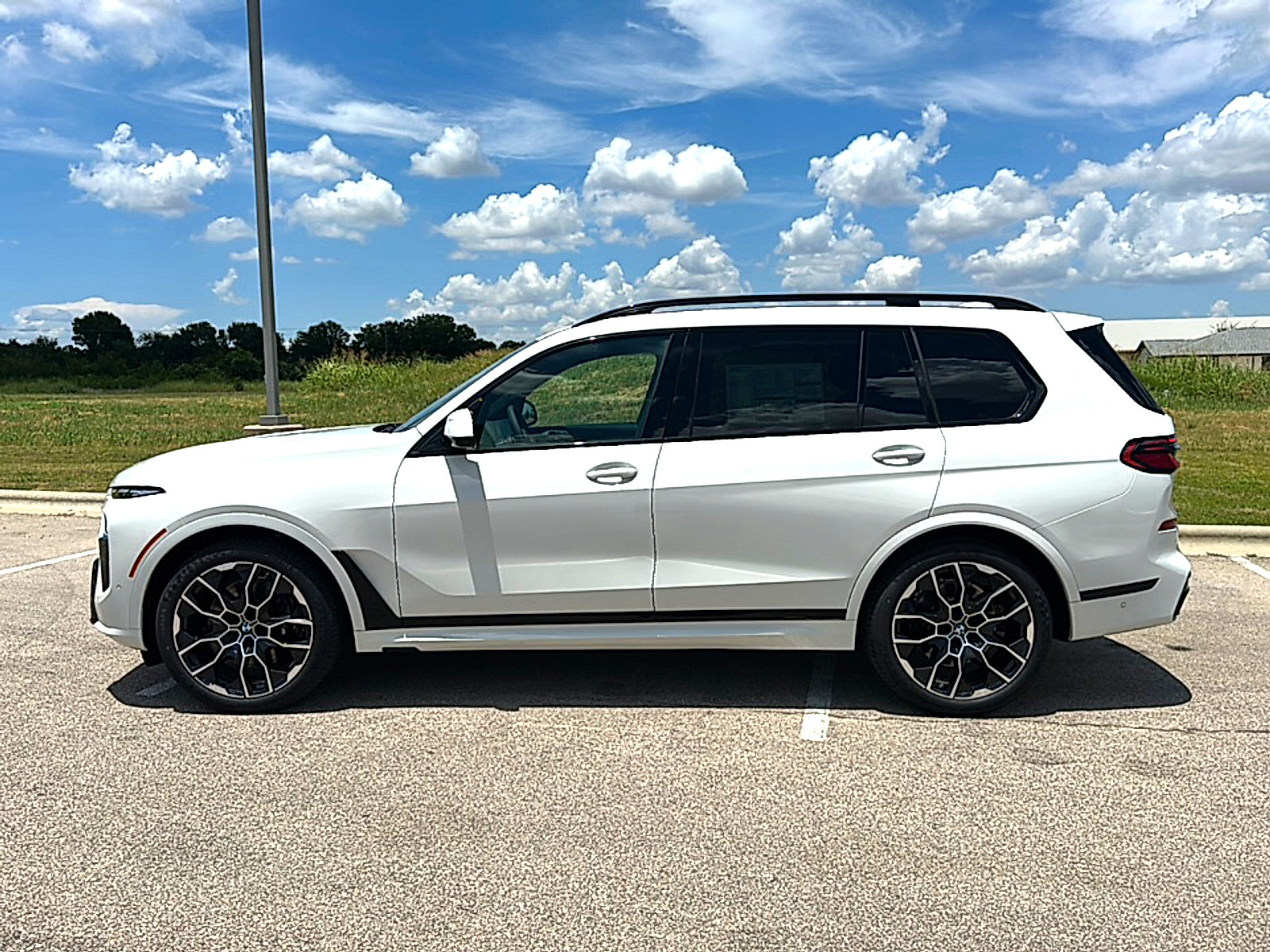 New 2027 BMW X7 xDrive40i w/ M Sport Package AWD/4WD image 5