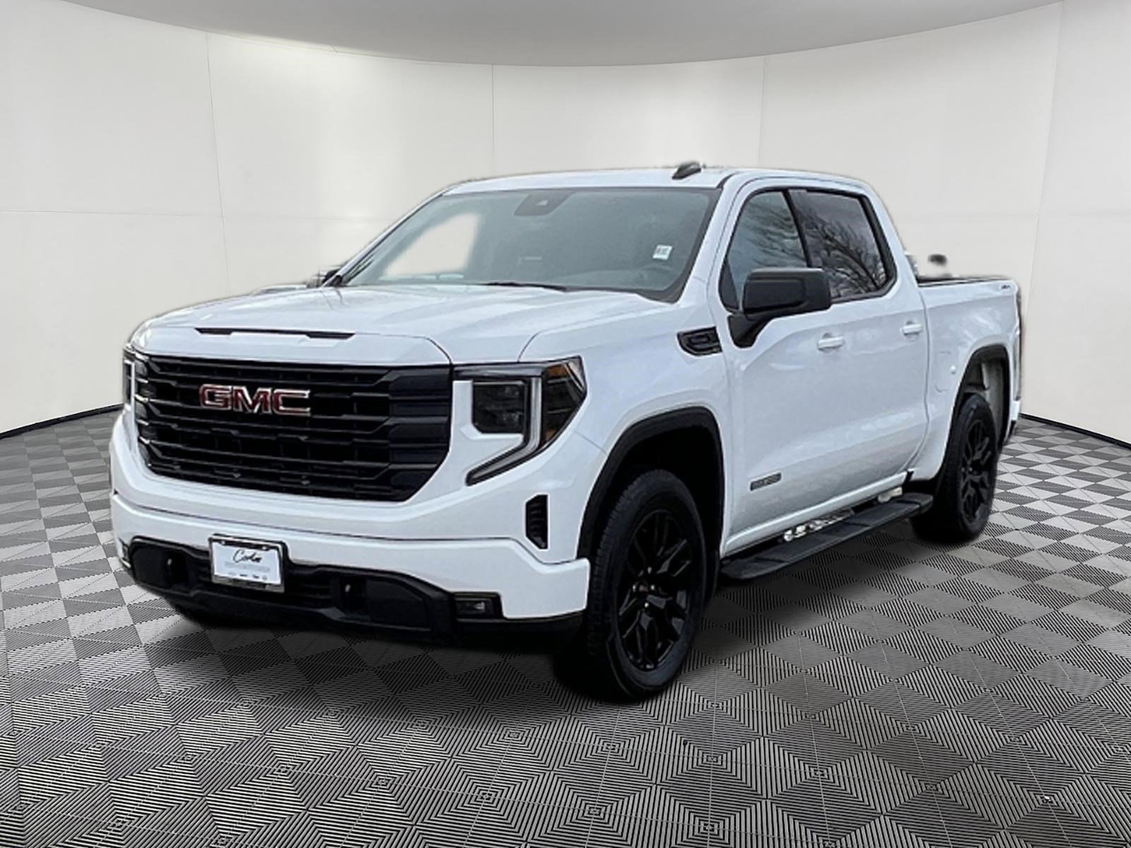 Used 2025 GMC Sierra 1500 Elevation image 3