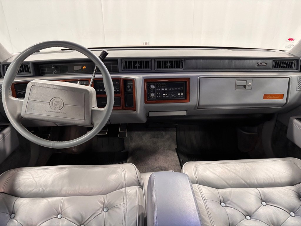 Used 1990 Cadillac Fleetwood Sedan image 10