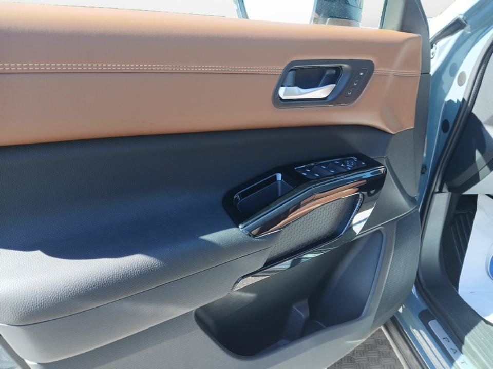 New 2026 Nissan Pathfinder Platinum FWD image 32