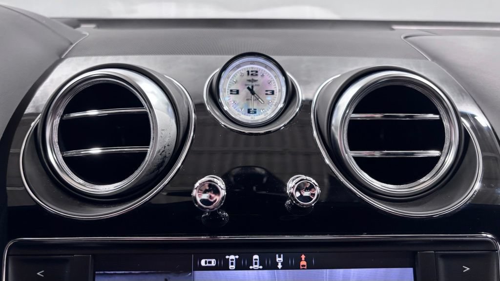 Used 2020 Bentley Bentayga AWD/4WD image 18