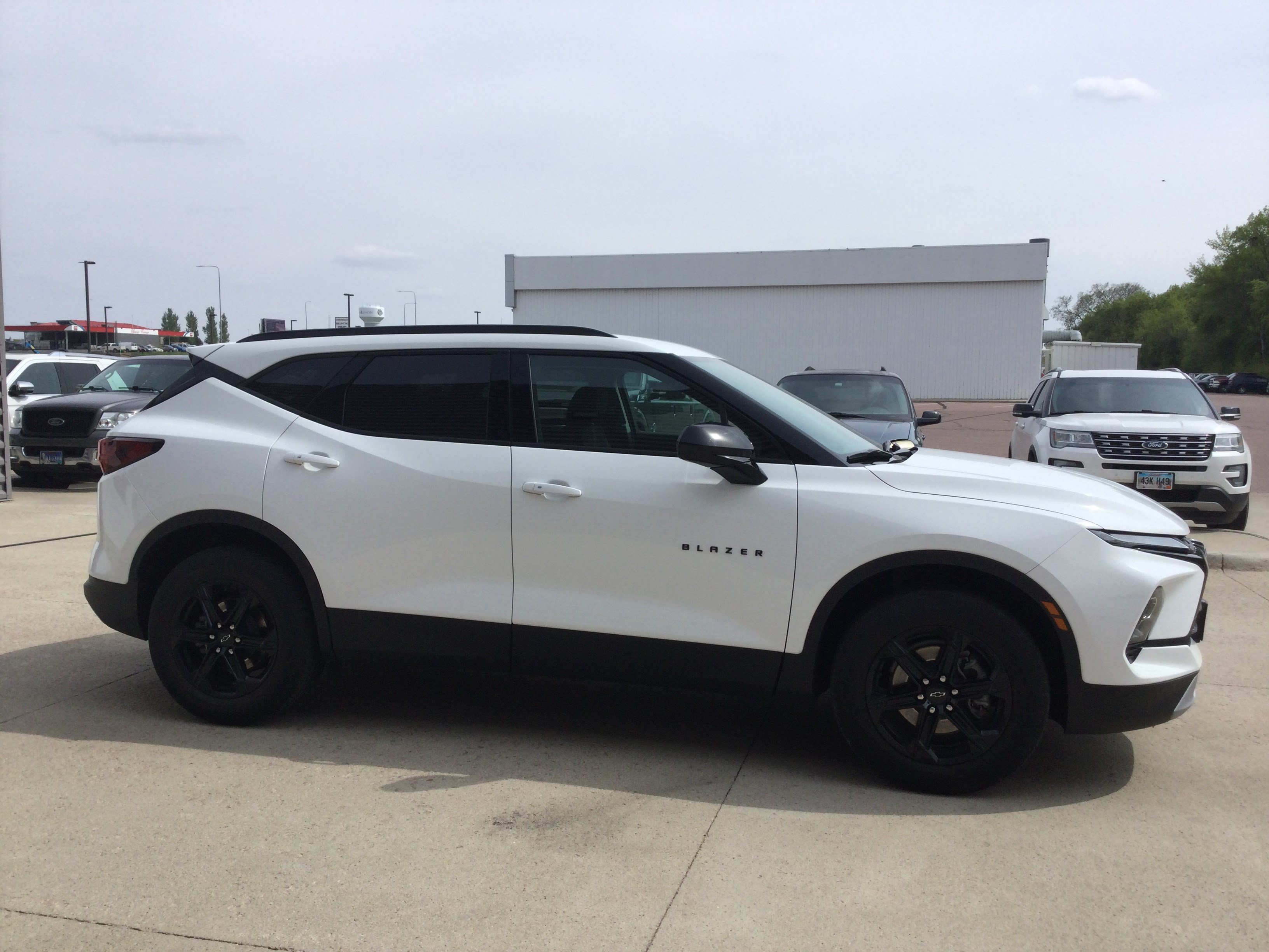 Used 2023 Chevrolet Blazer LT w/ Convenience Package AWD/4WD image 3