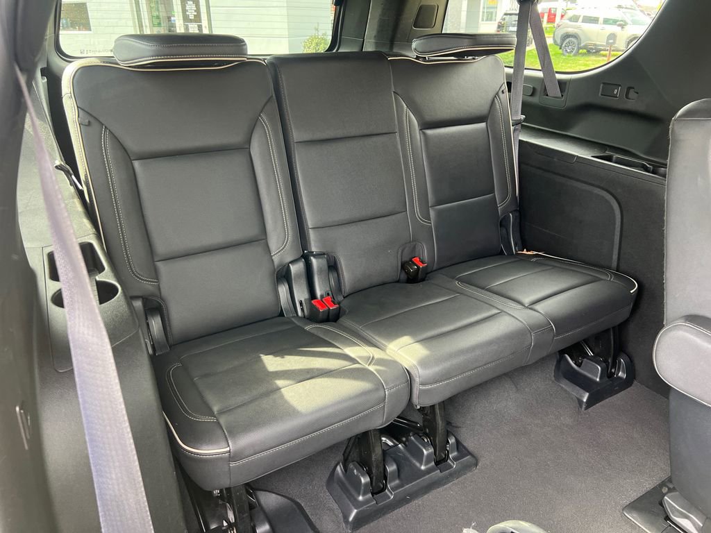 Used 2023 Chevrolet Suburban Premier image 16