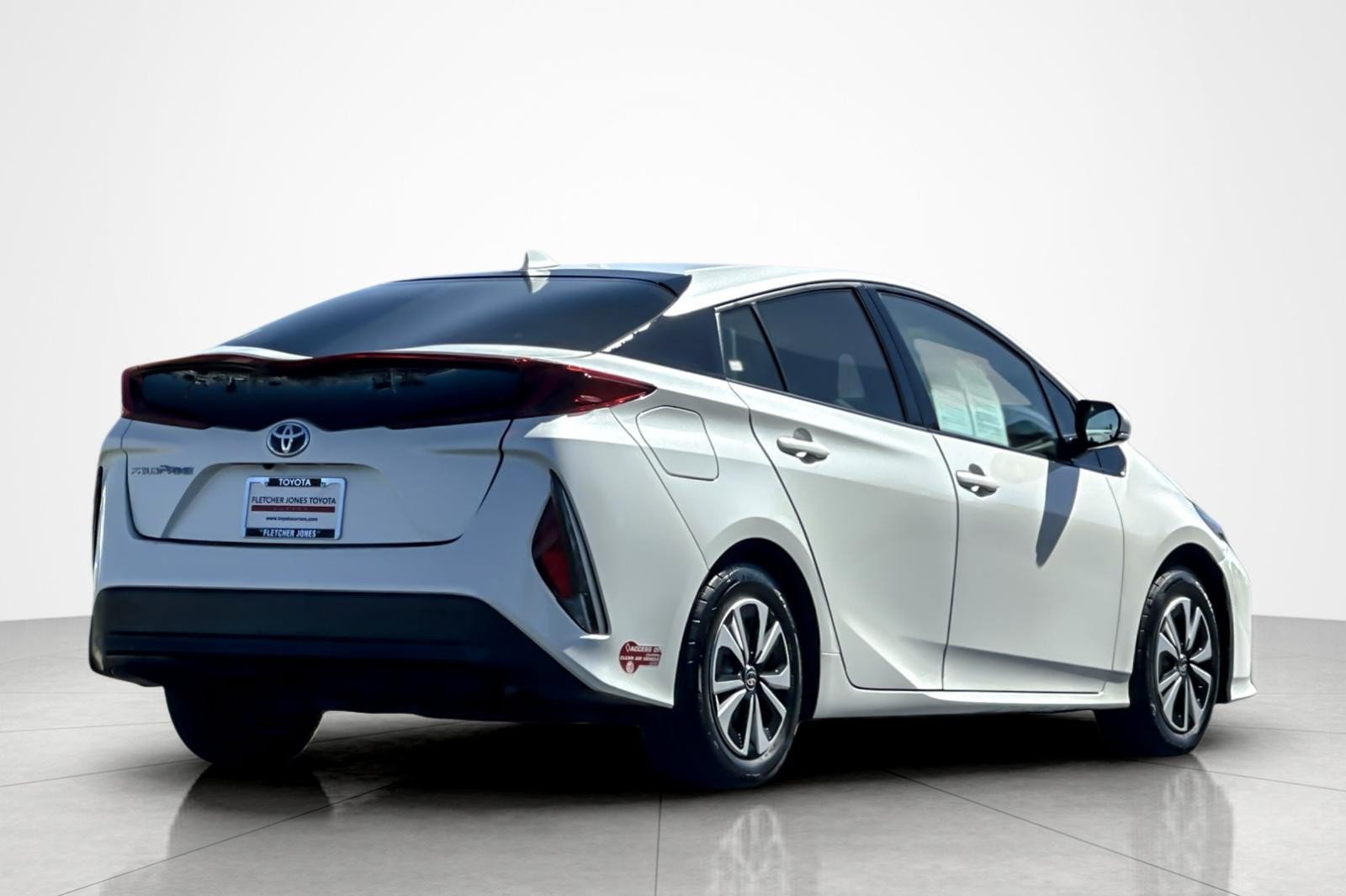 Certified 2017 Toyota Prius Prime Premium w/ Preferred Accessory Package FWD image 5