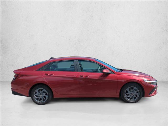 Used 2024 Hyundai Elantra SEL FWD video 4