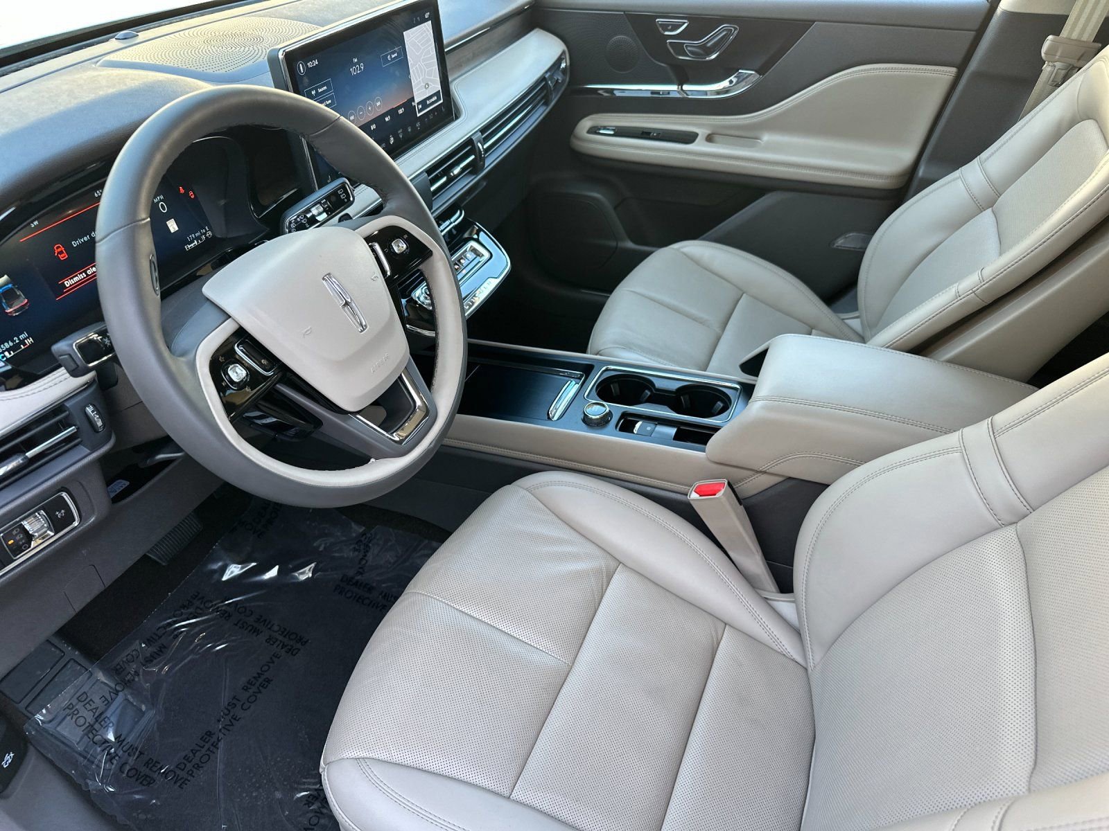 Used 2023 Lincoln Corsair Reserve image 11