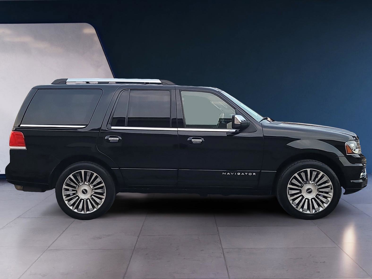 Used 2016 Lincoln Navigator Select image 6
