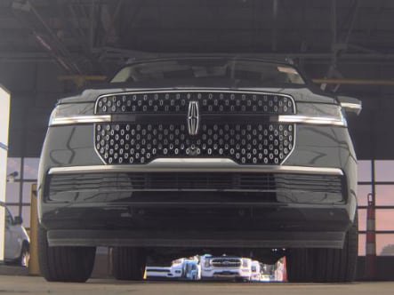 Used 2025 Lincoln Navigator L Reserve AWD/4WD image 4