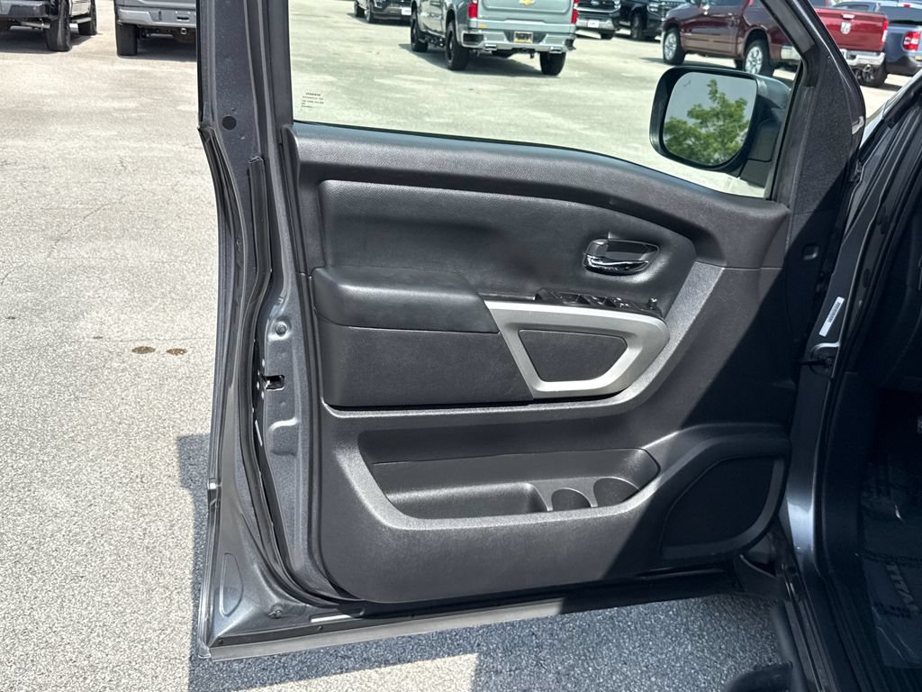 Used 2021 Nissan Titan SV w/ SV Convenience Package RWD image 13